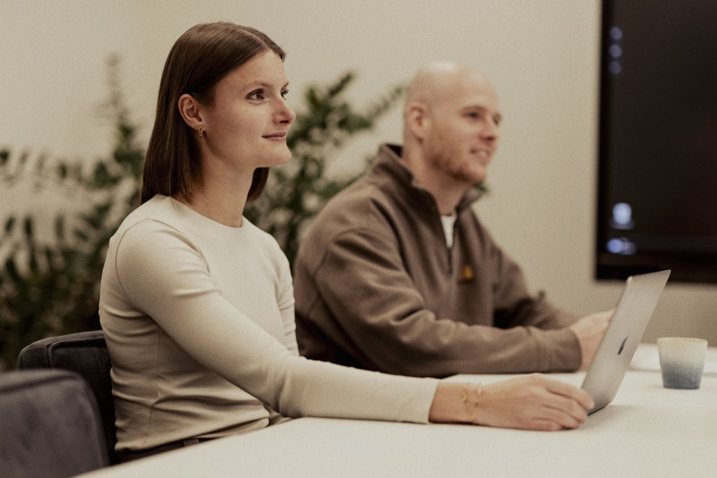 appart-teamoverleg-aan-tafel.jpg